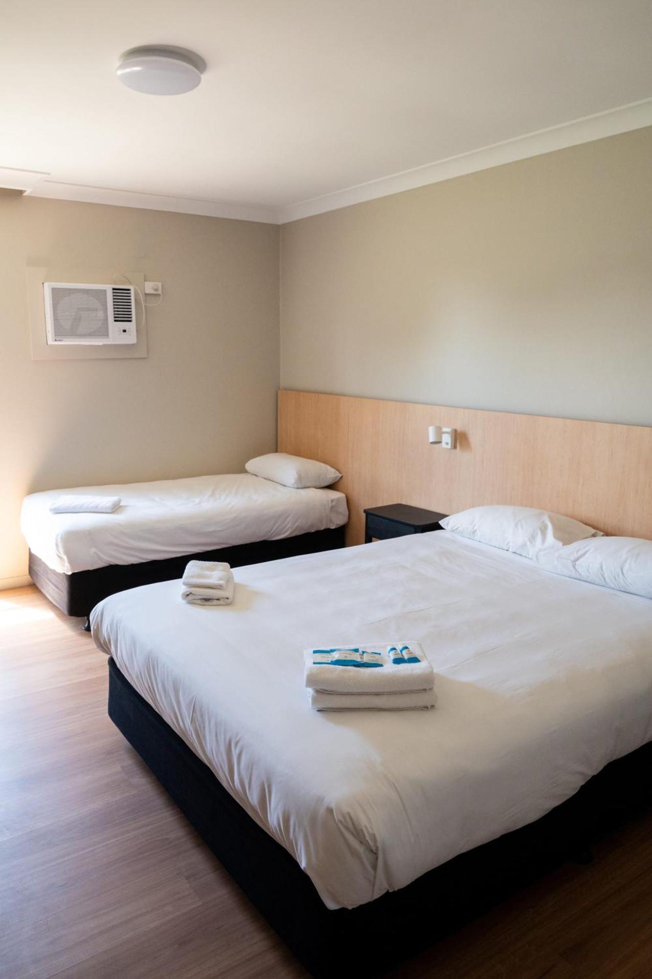 El Toro Motel Уоруик Фарм Екстериор снимка