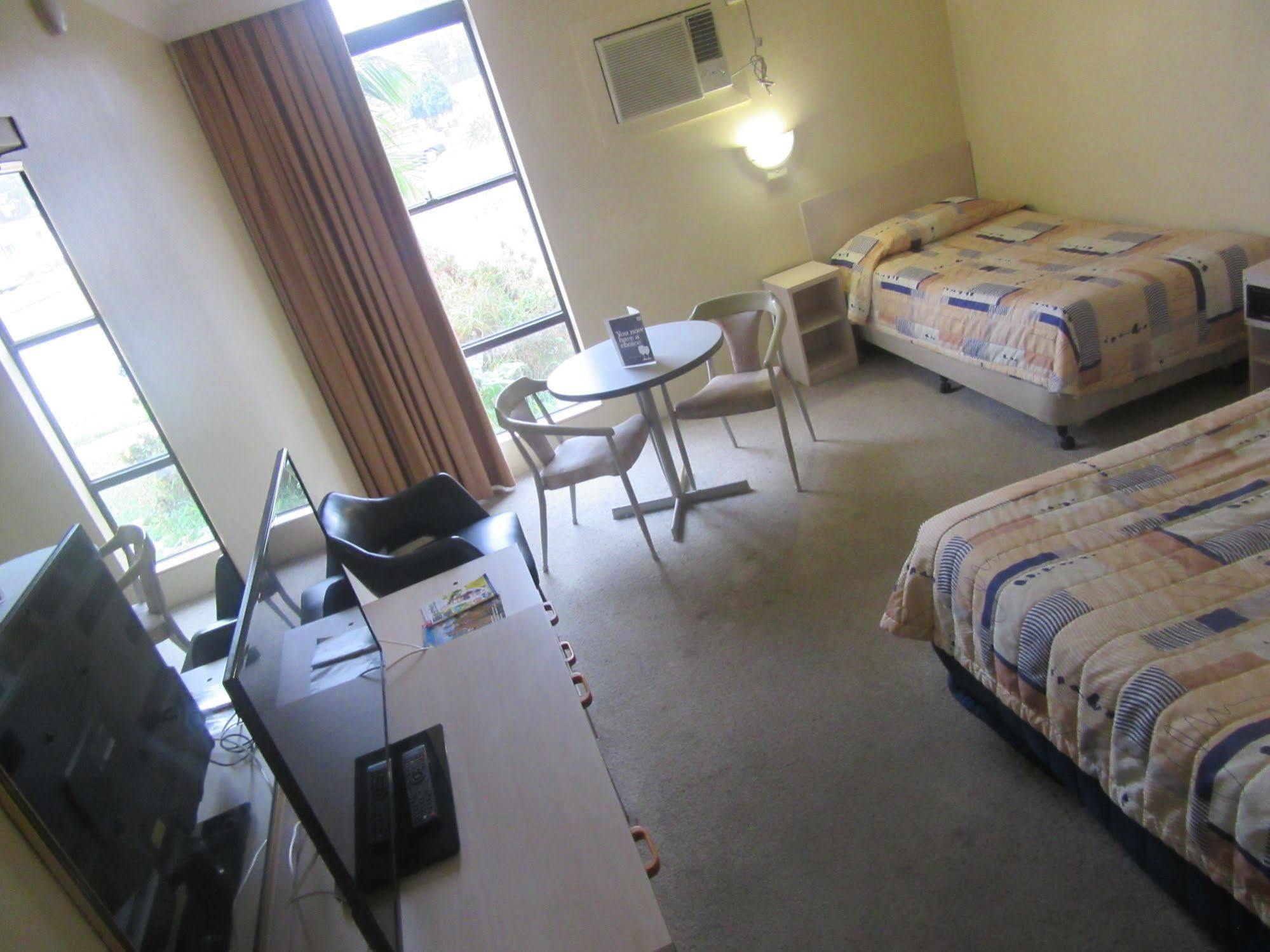 El Toro Motel Уоруик Фарм Екстериор снимка